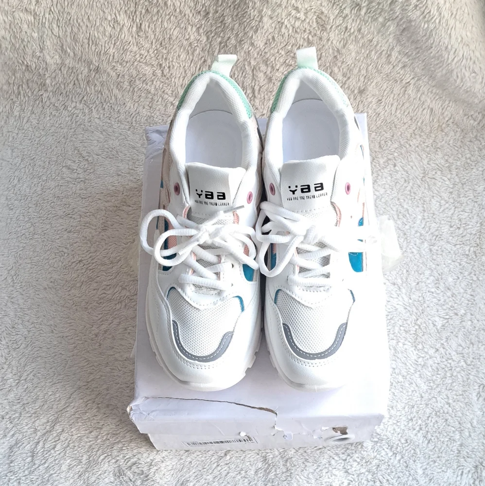 Shein NWT white colorful lace up platform sneakers athletic shoes. Size 40. (8).